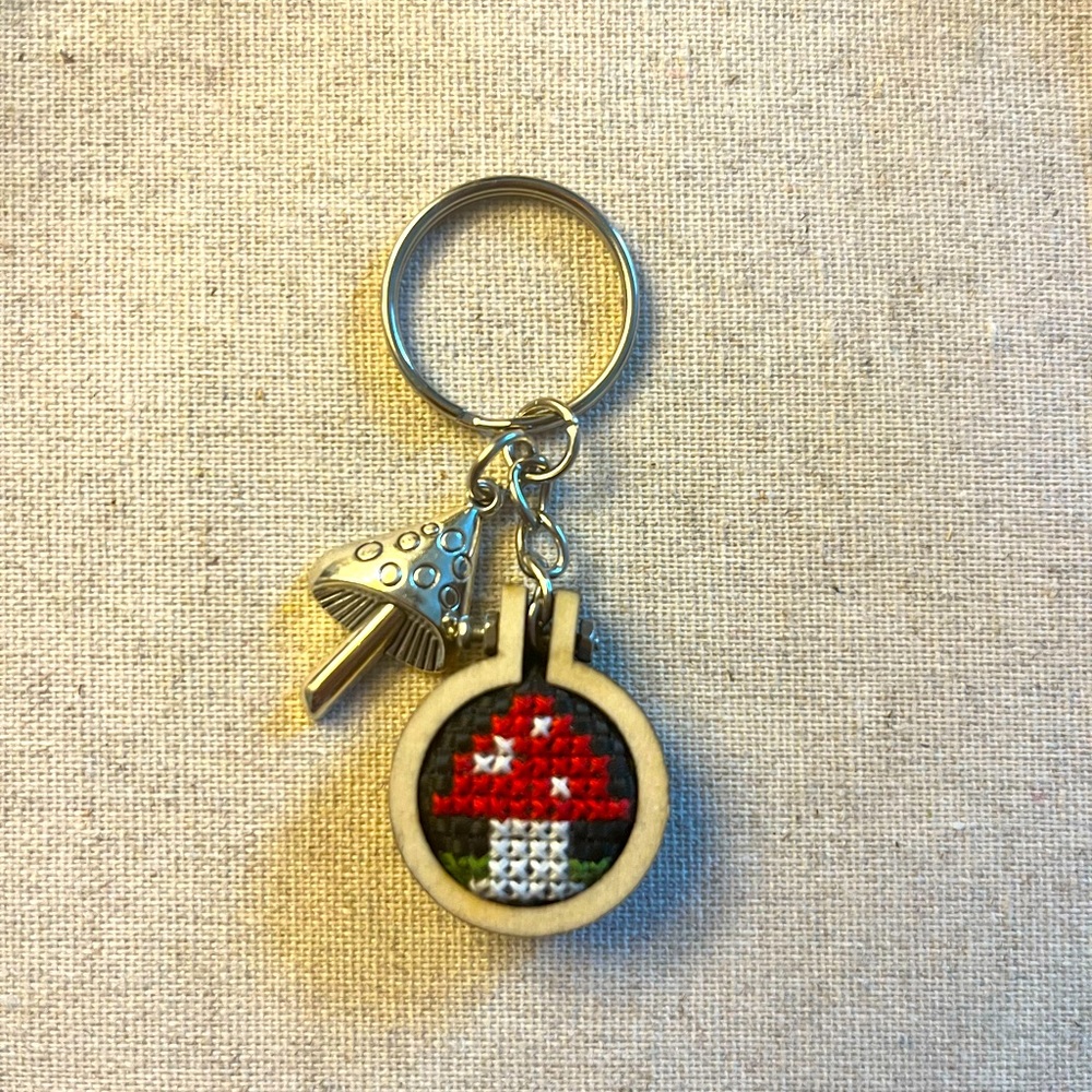 🍄 Handmade Mini Mushroom Keychain - Picture 1 of 4